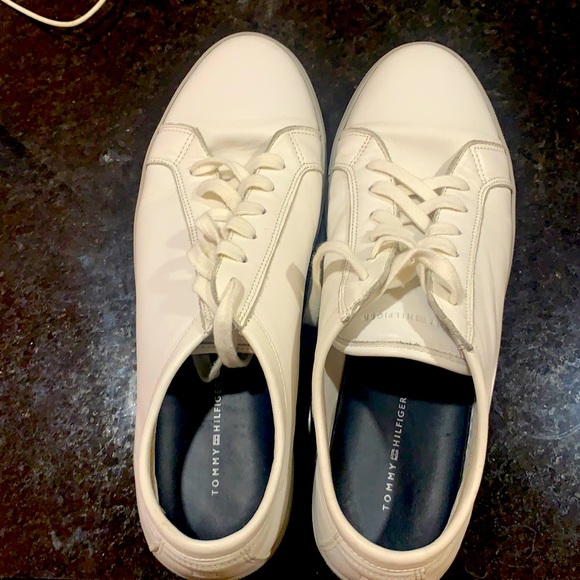 Tommy Hilfiger - Picture 1 of 6